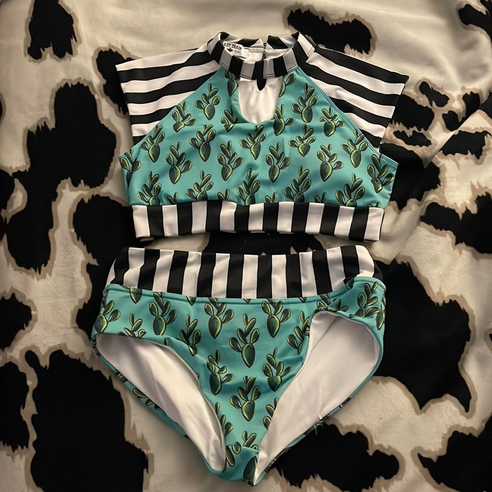 Swim suit
